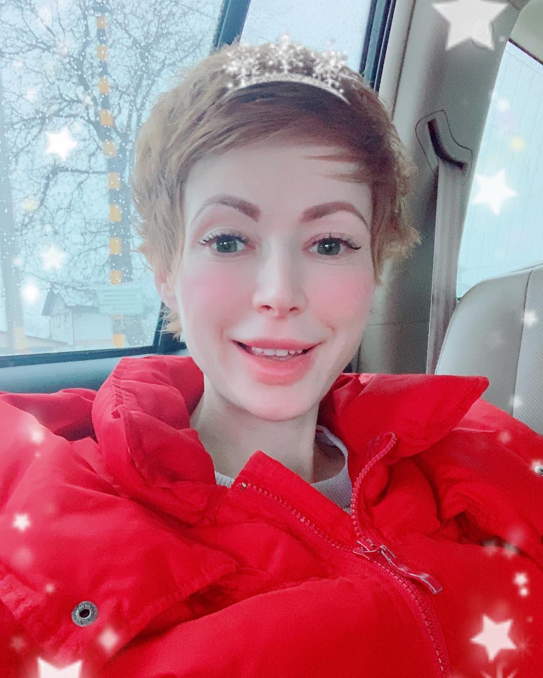 &quot;Як кришталеву вазу&quot;: дівчина Розенко показала, як міністр везе її на роботу