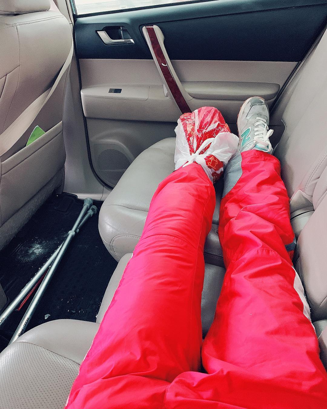 &quot;Як кришталеву вазу&quot;: дівчина Розенко показала, як міністр везе її на роботу