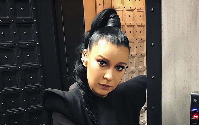 Уехавшая в Россию певица заявила о любви к Украине