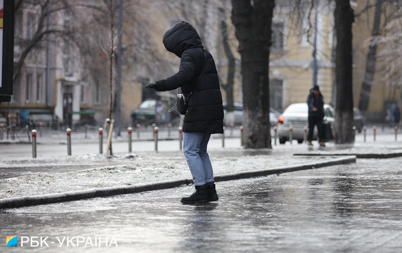 Гололед на улице: как правильно передвигаться и уберечься от травм