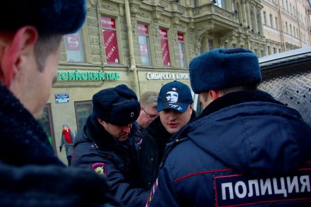В Питере на активиста с украинским флагом напали с ножом