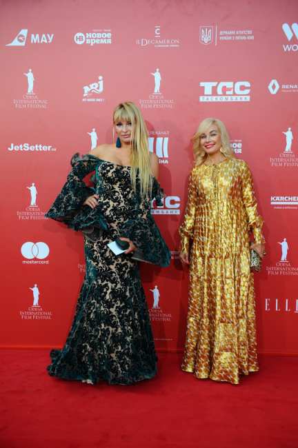 ОМКФ 2018: одесити розбурхали фестиваль безглуздими нарядами на червоній доріжці (фото)