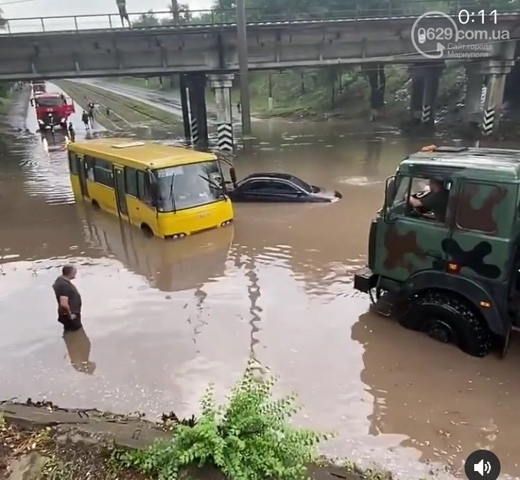 Маріуполь пішов під воду після сильної зливи: фото і відео стихії