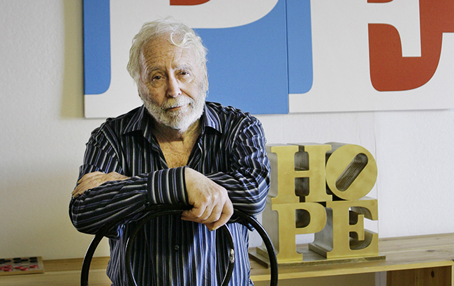 У США помер відомий художник і автор знаменитого знака LOVE