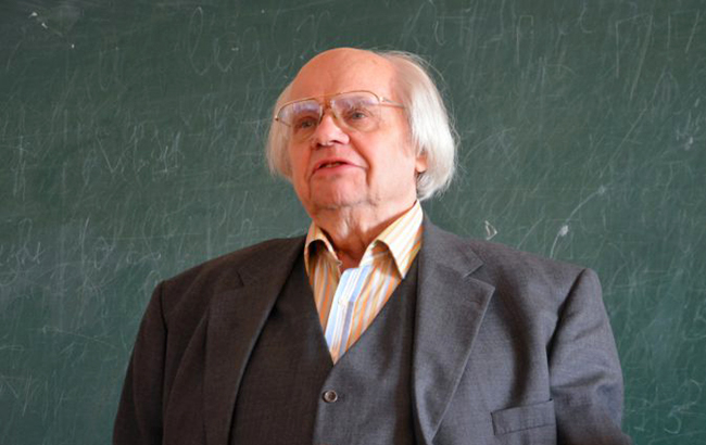 "Душа великого поэта улетает от нас..." Украинцы скорбят по Ивану Драчу