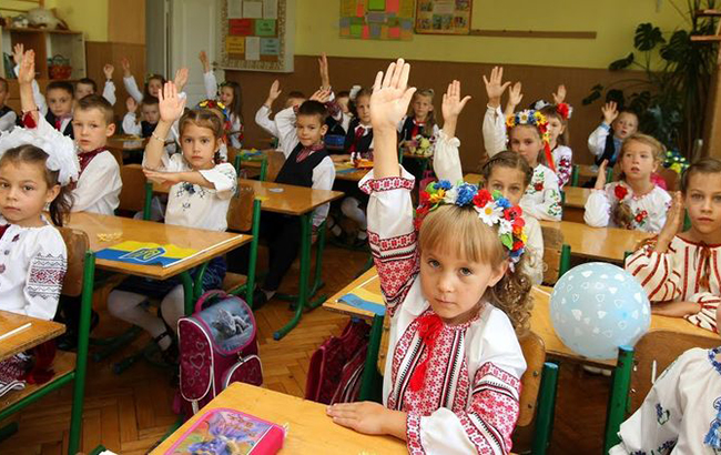 В полицию из-за формы: в украинских школах идут настоящие войны