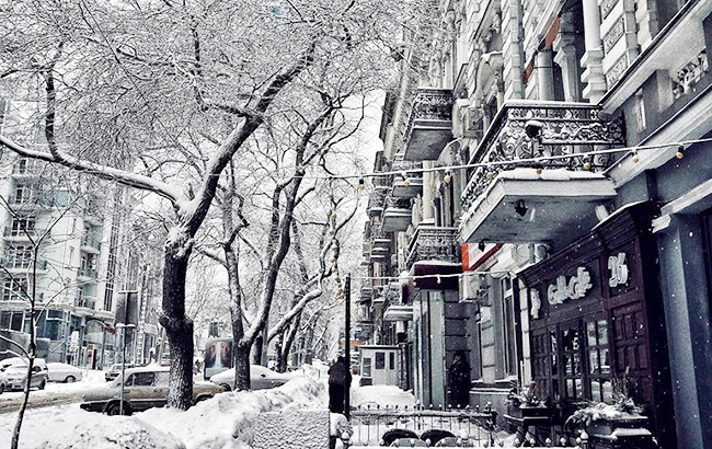 Негода в Одесі: в мережі показали вражаючі фото і відео міста в снігу