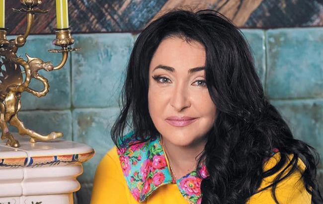 Злостная неплательщица: на российскую певицу подали в суд за долги по коммуналке