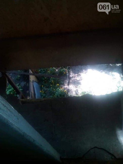 В Запорожье в одной из многоэтажек обвалился балкон вместе с женщиной