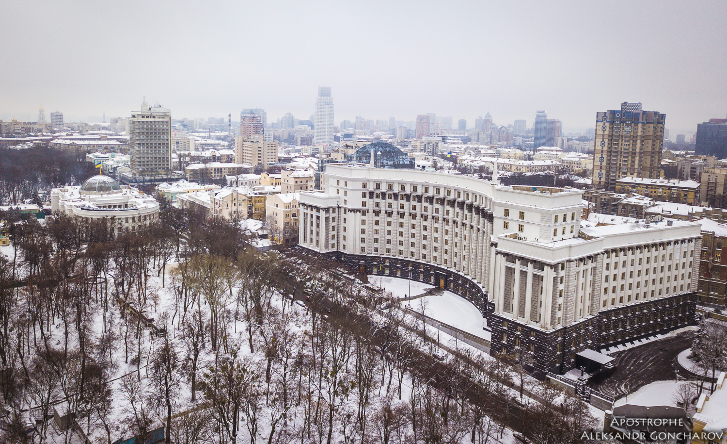 Киев замело: в сети показали впечатляющие фото столицы с высоты птичьего полета