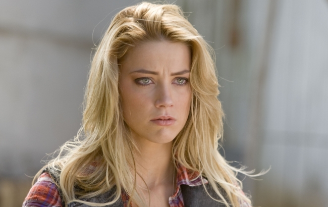 Ембер Херд судиться з продюсером через відверті сцени