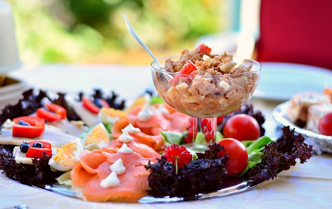 Салат с тунцом