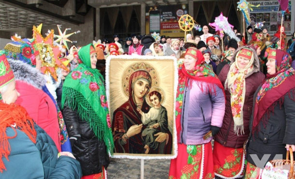 В Харькове, Краматорске и Львове синхронно спели популярную колядку