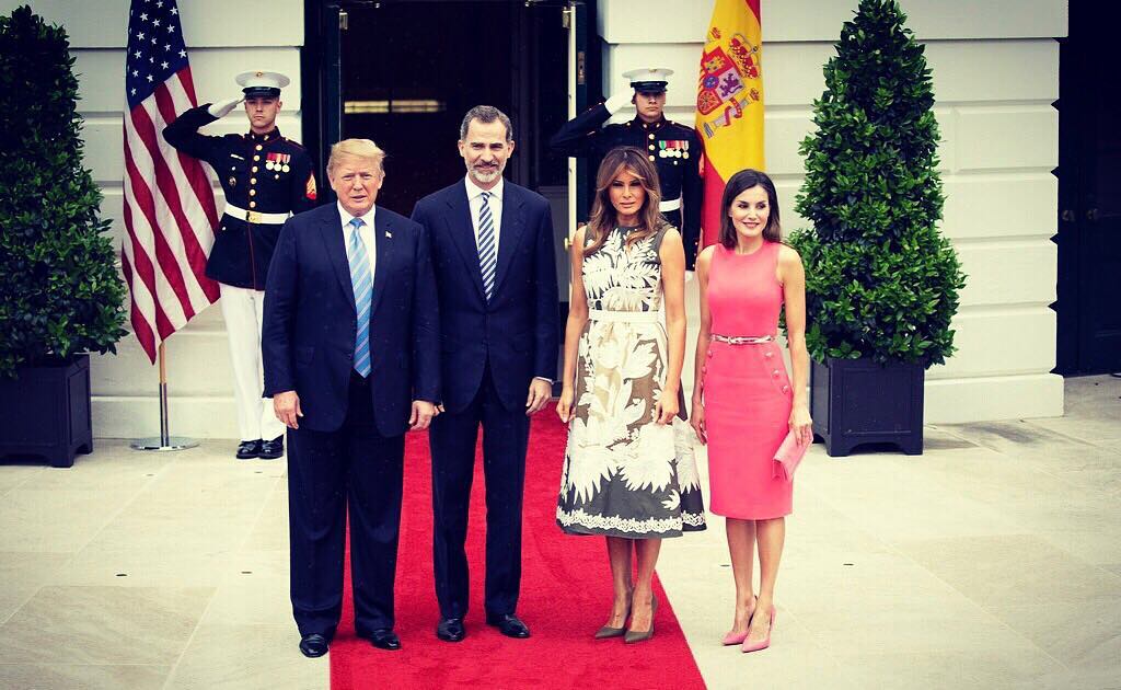 Мелания Трамп поразила роскошным платьем на встрече с королем и королевой Испании