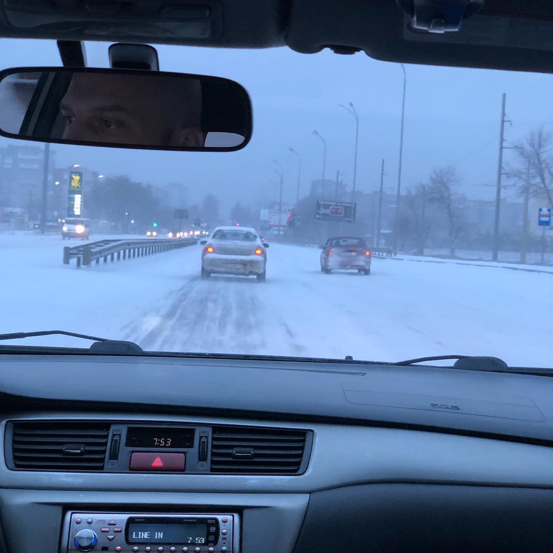 Снігопад в Україні у вражаючих фото і відео з мережі