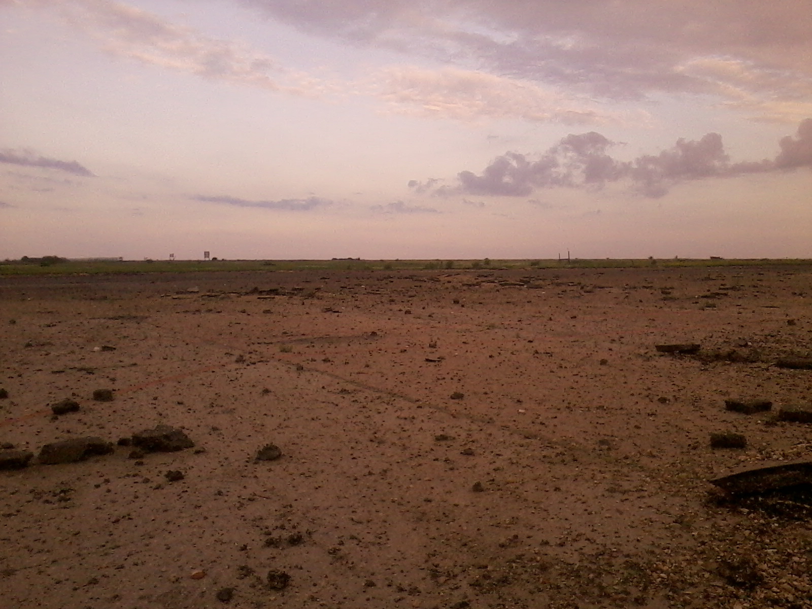 "Цените героев и мир без русского сапога": в сети показали архивные фото аэропорта в Луганске