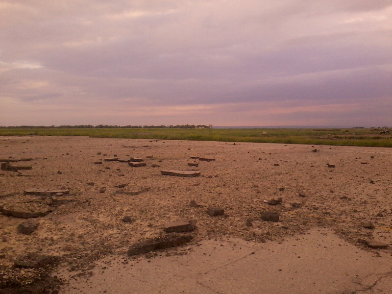 "Цените героев и мир без русского сапога": в сети показали архивные фото аэропорта в Луганске