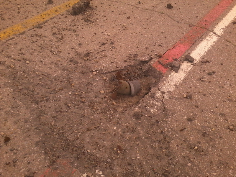 "Цените героев и мир без русского сапога": в сети показали архивные фото аэропорта в Луганске