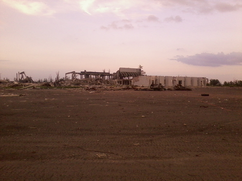 "Цените героев и мир без русского сапога": в сети показали архивные фото аэропорта в Луганске