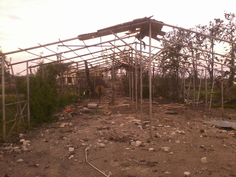 &quot;Цените героев и мир без русского сапога&quot;: в сети показали архивные фото аэропорта в Луганске