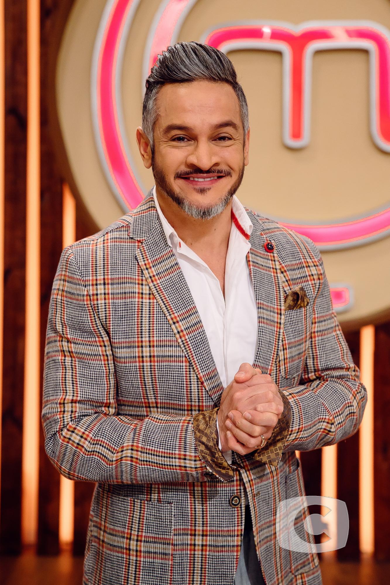 Как приготовить полезный салат с грушей и шпинатом: рецепт от судьи МастерШефа