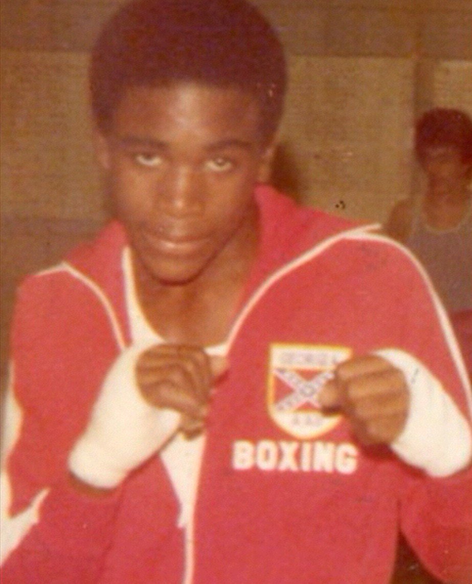 Пошел на рекорд: Усик побил достижение легендарного Холифилда