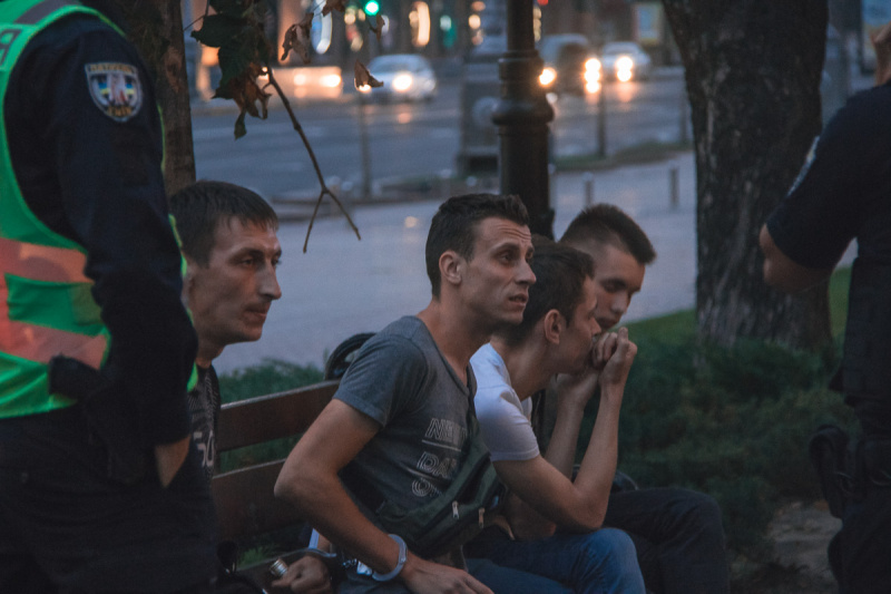 В Киеве компания подростков напала с ножом на представителей ЛГБТ