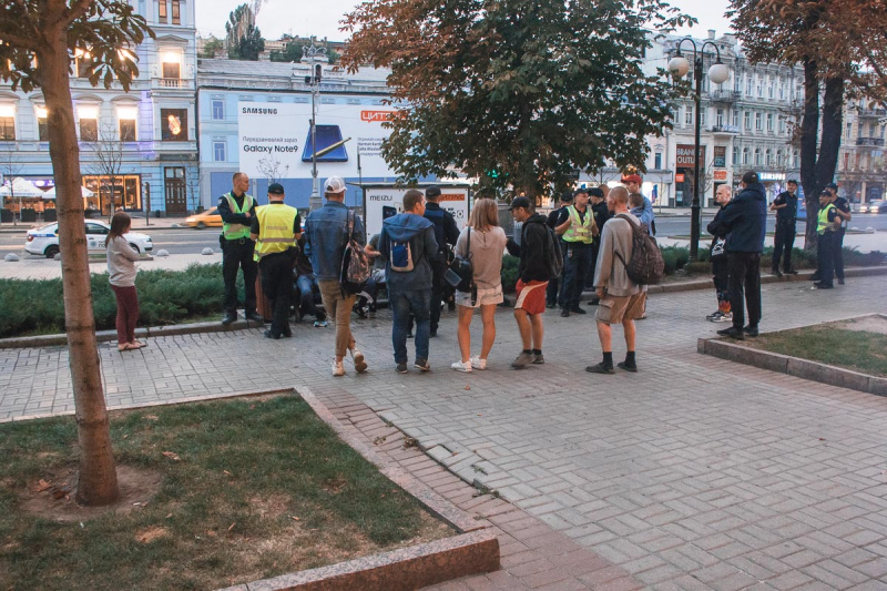 В Киеве компания подростков напала с ножом на представителей ЛГБТ