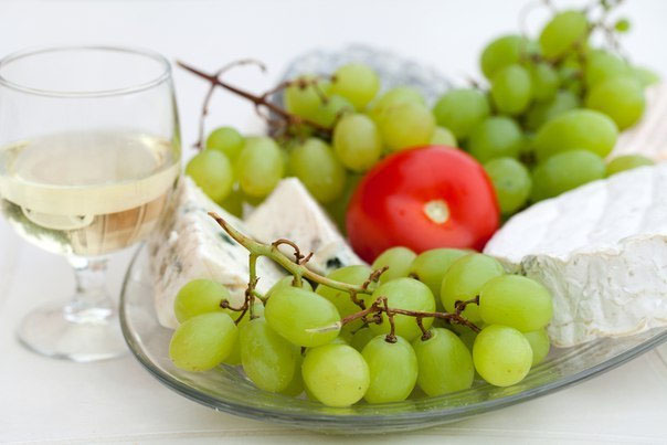 Вкус роз, шоколада и табака: составлен список самых популярных в мире вин