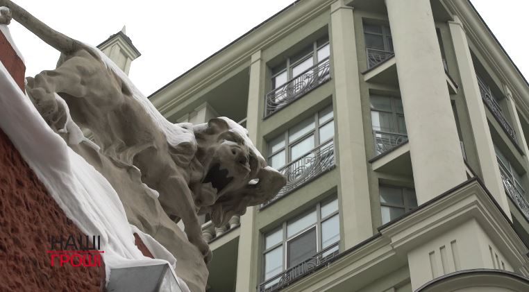 Богатая учительница: мама "бедного" нардепа купила недвижимости на 36 млн