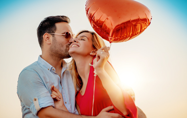 Любовний гороскоп: хто зустріне свою половинку у квітні