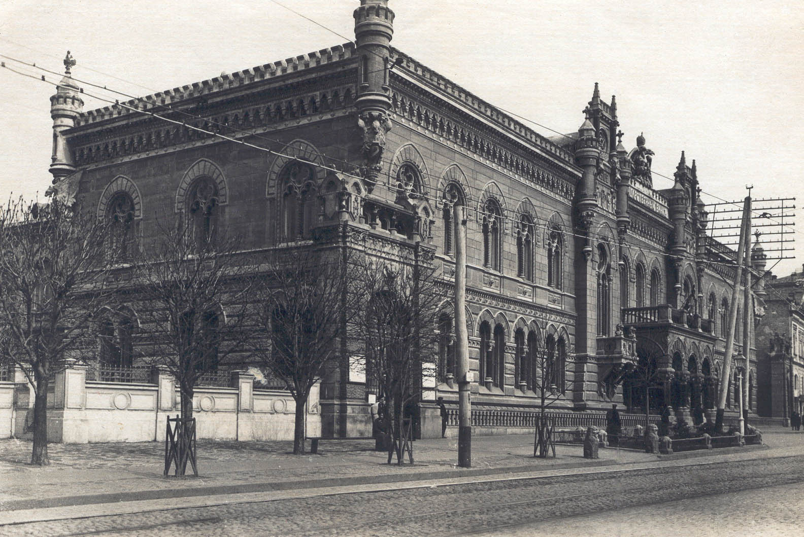 Национальный банк Украины на Институтской улице