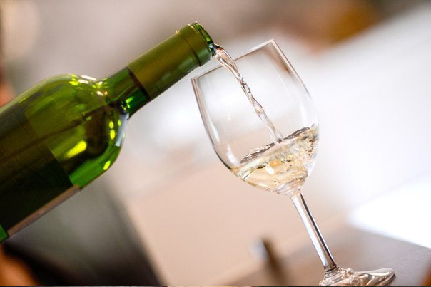 Вкус роз, шоколада и табака: составлен список самых популярных в мире вин