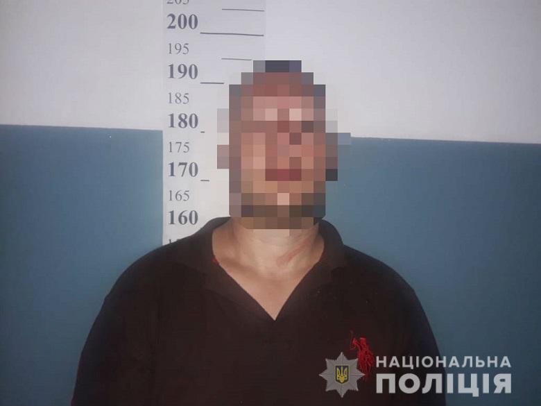 Вирішив спір ножем: у Києві чоловік зарізав двох людей біля кіоску