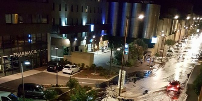 Вулиці французького міста затопило вином