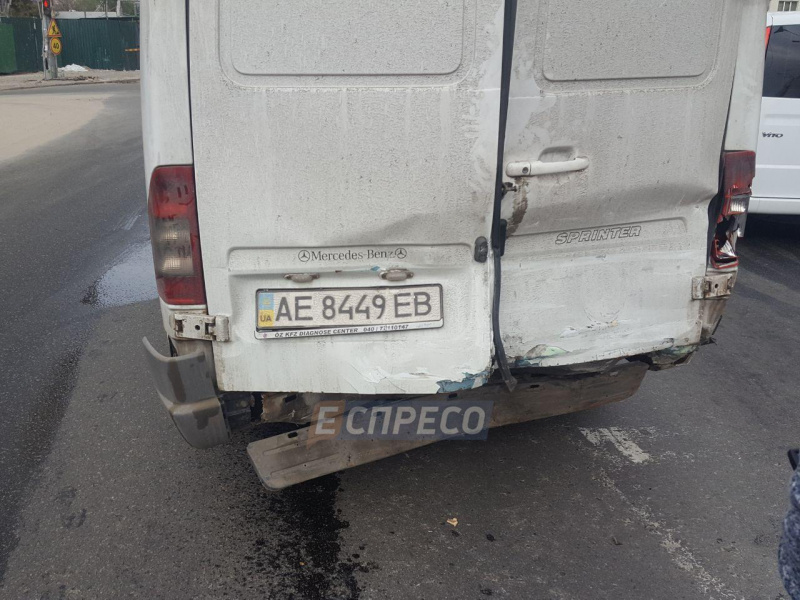 У Києві п'яний автомийник викрав і розбив чужий Mercedes (фото)