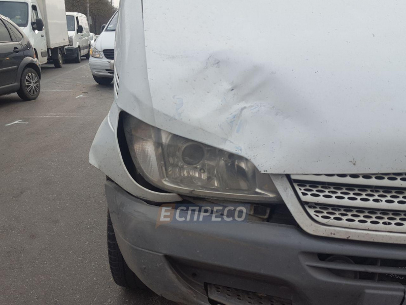 У Києві п'яний автомийник викрав і розбив чужий Mercedes (фото)