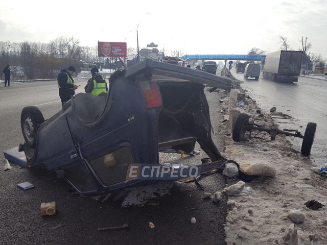 Під Києвом сталася смертельна аварія за участю дітей (моторошні фото)