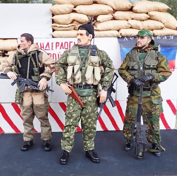 Оккупационные Барби: из боевиков "ДНР" сделали кукол