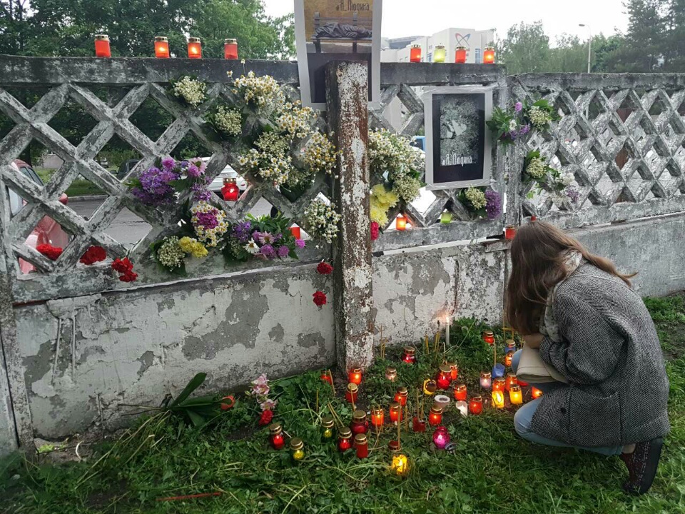 У Києві вшанували пам'ять померлого безхатченка, який пролежав два дні під стінами лікарні швидкої допомоги