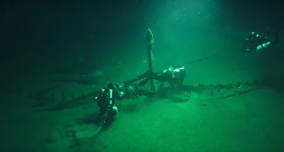 Подняли из глубин Черного моря: археологи обнаружили древнейший корабль