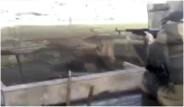 "По вікну стріляй": в мережі показали, як терористи на Донбасі обстрілюють будинки