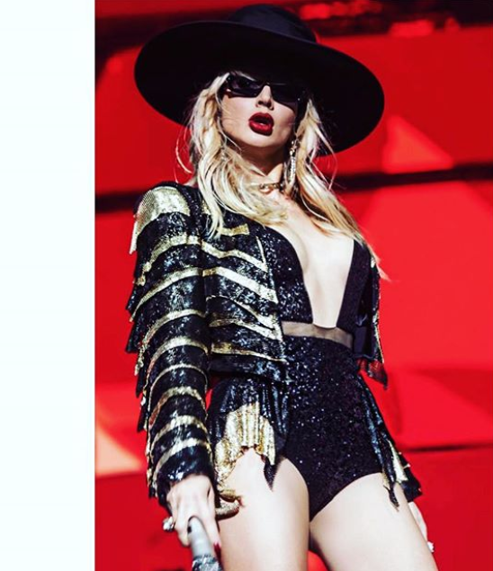 Она не настоящая: фанаты снова накинулись на Лободу