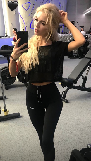 Утонченная солистка "ВИА Гры" продемонстрировала прекрасную спортивную фигуру