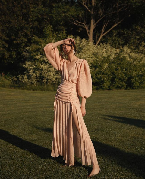 Цветочная легкость: дизайнер Надя Дзяк представила коллекцию Pre-Spring 2019