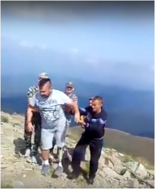 "Идти к цели": экс-военный ВСУ покорил Говерлу с протезом вместо ноги (видео)