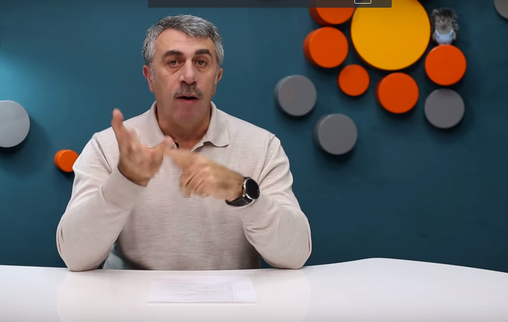 "Кто-то очень неплохо заработал": Комаровский сделал видеообзор украинского бэби-бокса