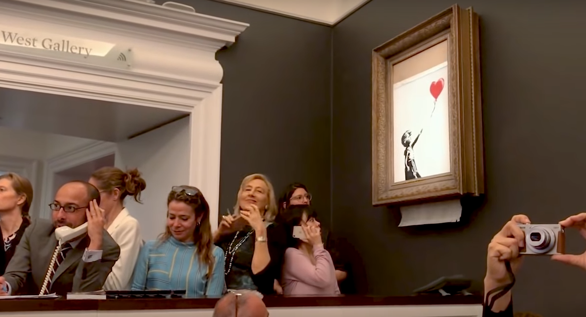 В сети появилось видео, где Бэнкси показал, что пошло не так во время самоуничтожения его картины на аукционе