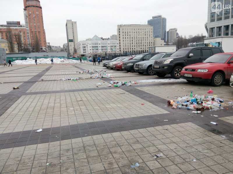 В Киеве устроили свалку под НСК "Олимпийским" (фото)