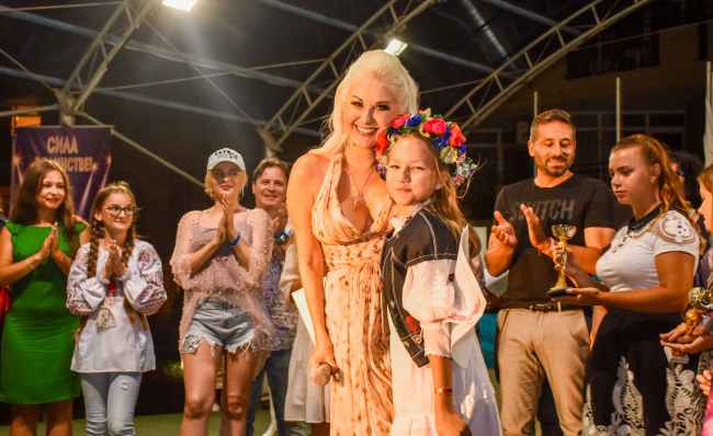 "Україна - це ми!" Діти заспівали українською на болгарському узбережжі